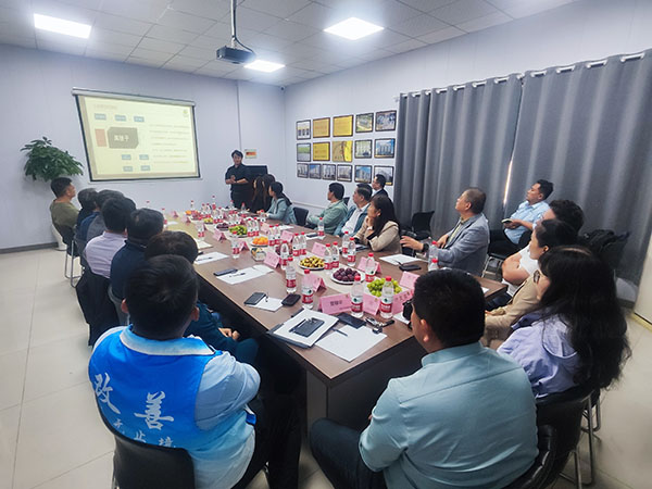 泰安市企聯(lián)、市網(wǎng)商會(huì)的企業(yè)家來(lái)廠參觀